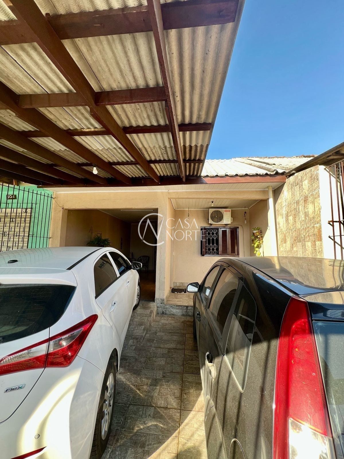 Casa à venda com 3 quartos, 120m², 2 vagas, Rua José Ferreira Jardim no bairro Santa Rosa de Lima em Porto Alegre