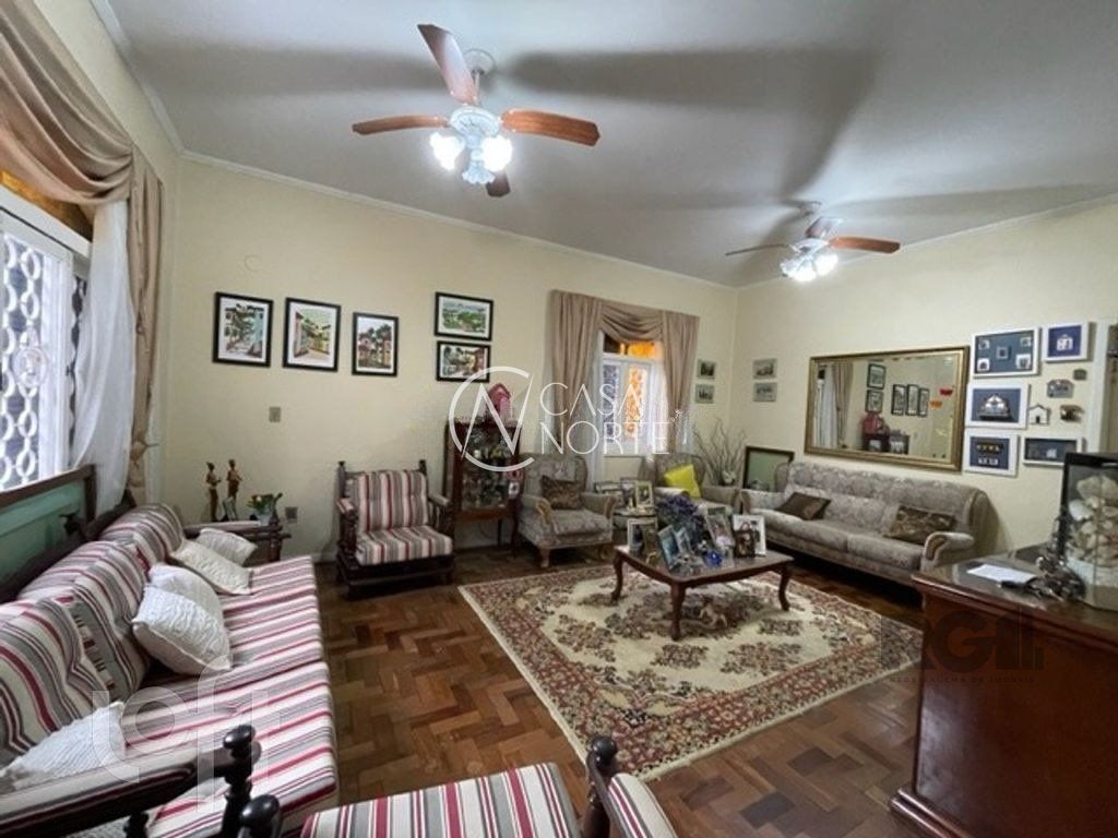 Casa à venda com 4 quartos, 265m², 1 suíte, 3 vagas, Rua Bernardino Caetano Fraga no bairro Santa Tereza em Porto Alegre