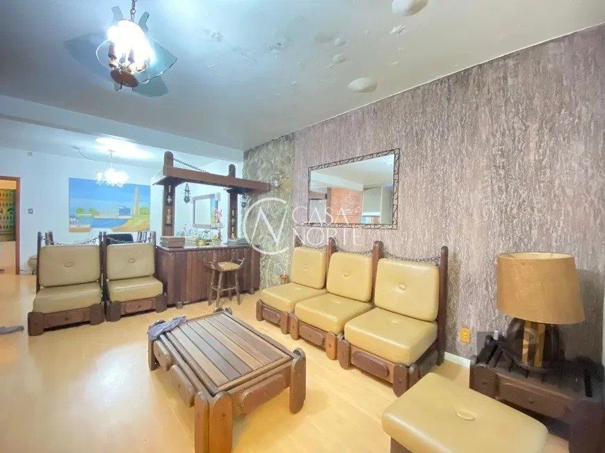 Casa à venda com 2 quartos, 127m², 2 vagas, Rua Francisco Pinto da Fontoura no bairro Sarandi em Porto Alegre