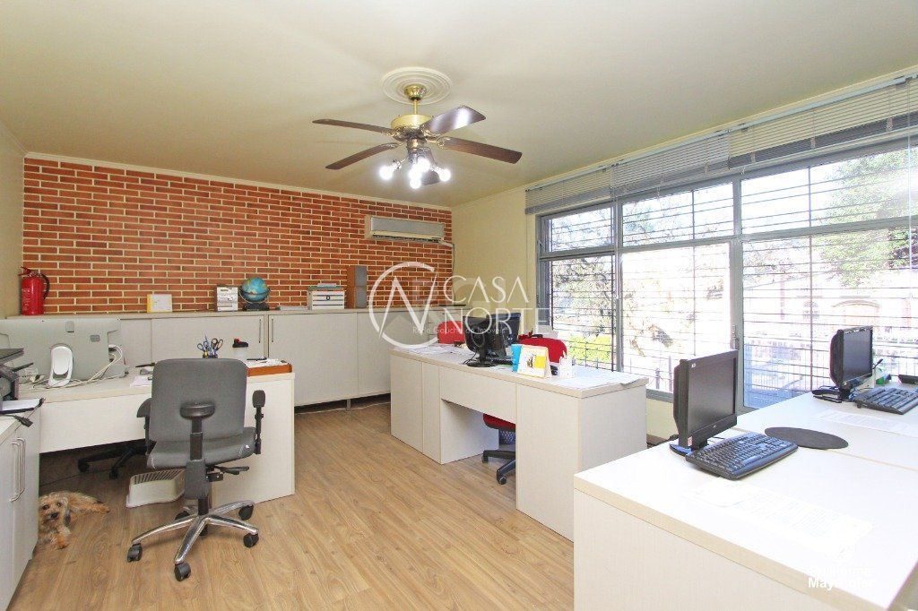 Casa à venda com 5 quartos, 500m², 2 suítes, 5 vagas, Rua Silveiro no bairro Menino Deus em Porto Alegre