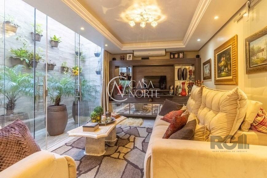 Casa à venda com 3 quartos, 280m², 1 suíte, 2 vagas, Rua Alfredo Miranda Obino no bairro Jardim Itu em Porto Alegre