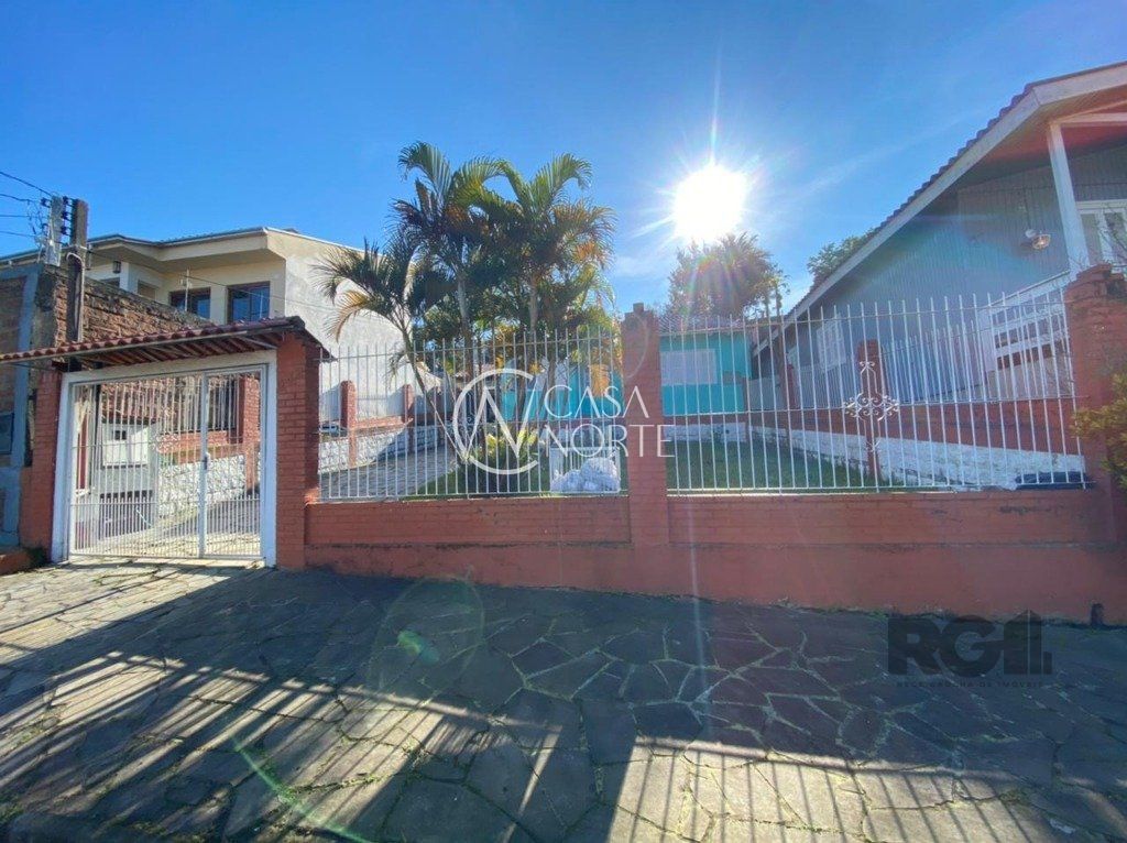 Casa à venda com 3 quartos, 110m², 1 suíte, 2 vagas, Rua Tropeiro no bairro Campo Novo em Porto Alegre