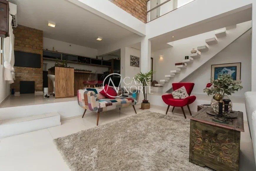 Casa à venda com 3 quartos, 273m², 3 suítes, 4 vagas, Rua Doutor Pitrez no bairro Ipanema em Porto Alegre