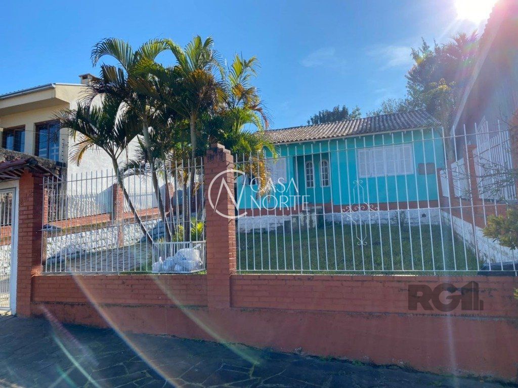 Casa à venda com 3 quartos, 110m², 1 suíte, 2 vagas, Rua Tropeiro no bairro Campo Novo em Porto Alegre