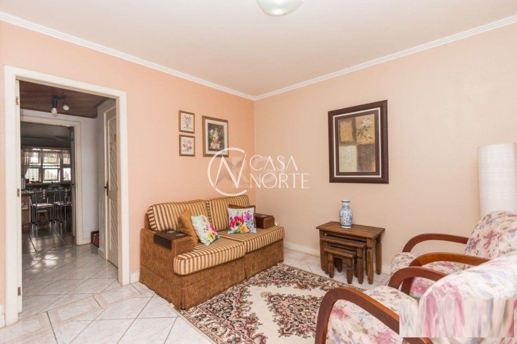 Casa à venda com 3 quartos, 258m², 1 suíte, 4 vagas, Rua Carlos Ferreira no bairro Teresópolis em Porto Alegre