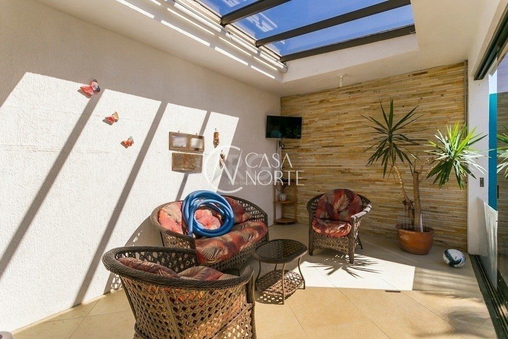 Casa de Condomínio à venda com 3 quartos, 234m², 3 suítes, 3 vagas, Rua Avenida Edgar Pires de Castro - de 1740 a 2238 - Lado Par no bairro Hípica em Porto Alegre