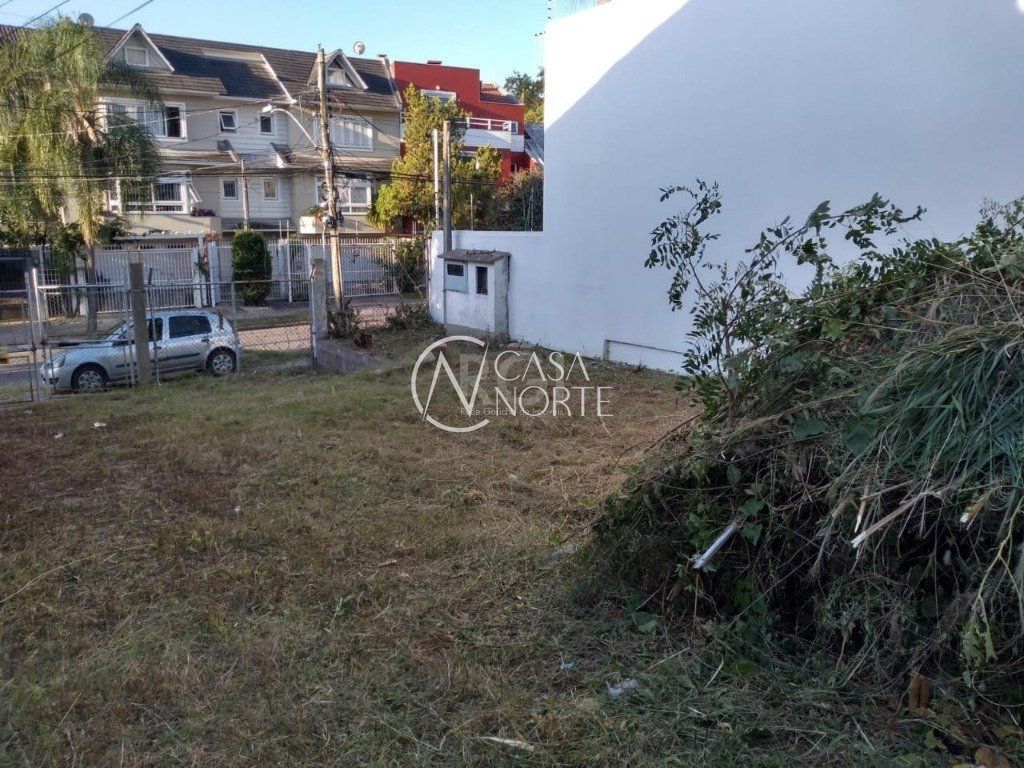 Terreno à venda  com 429m², Rua Miracema no bairro Chácara das Pedras em Porto Alegre