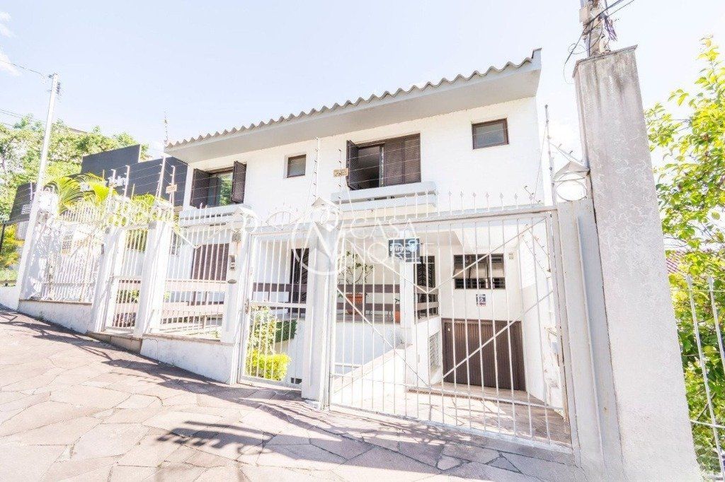Casa Comercial à venda , 333m², Rua Geraldo Souza Moreira no bairro Passo da Areia em Porto Alegre