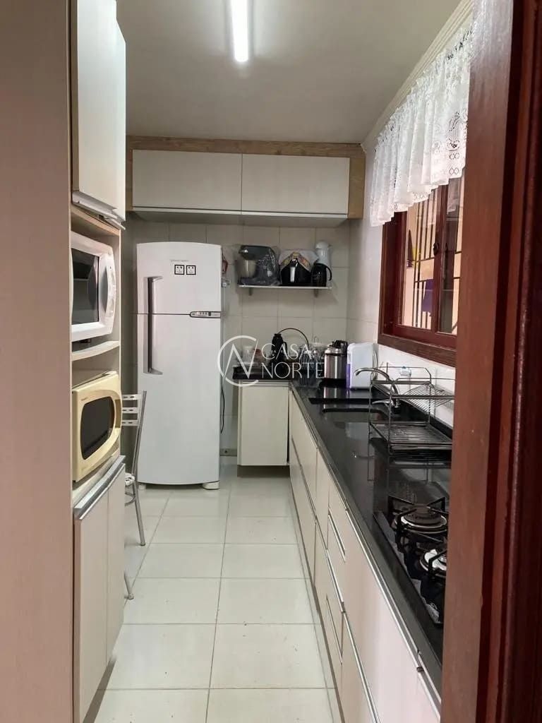 Casa à venda com 3 quartos, 180m², 1 suíte, 3 vagas, Rua Henrique Fraeb no bairro Partenon em Porto Alegre