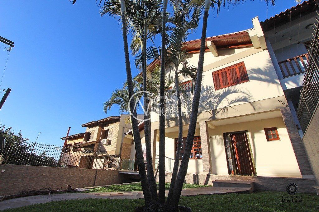 Casa à venda com 4 quartos, 445m², 4 suítes, 4 vagas, Rua Pedro Carneiro Pereira no bairro Teresópolis em Porto Alegre