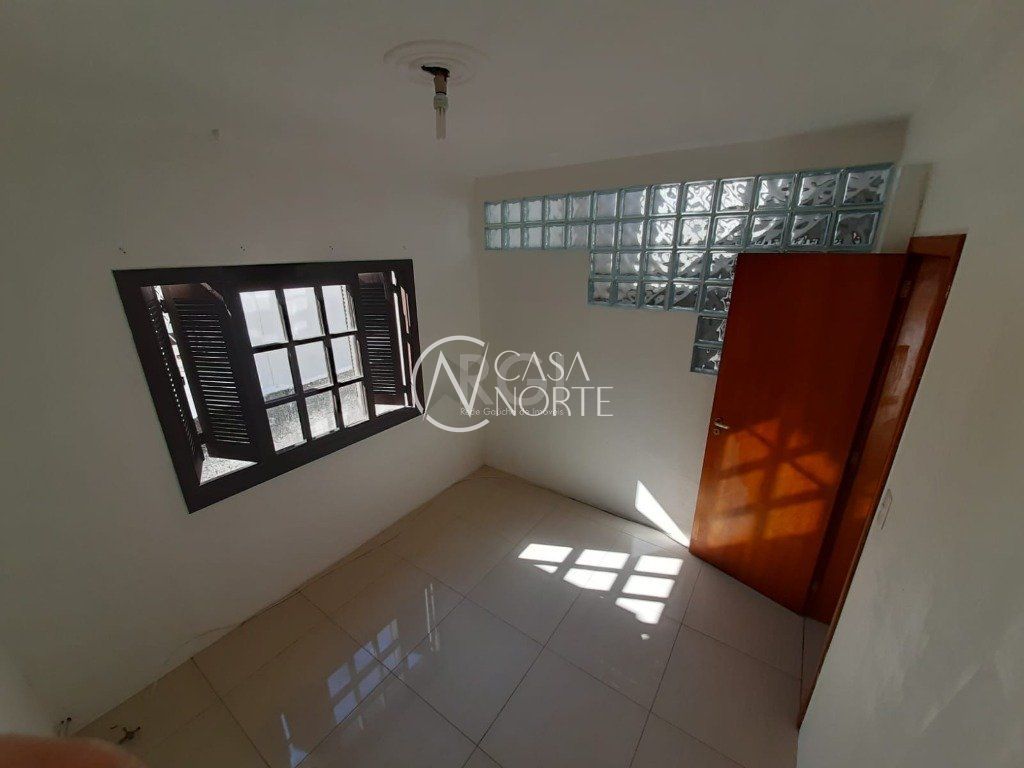 Casa à venda com 5 quartos, 122m², 2 suítes, 2 vagas, Rua Silverio Souto no bairro Teresópolis em Porto Alegre