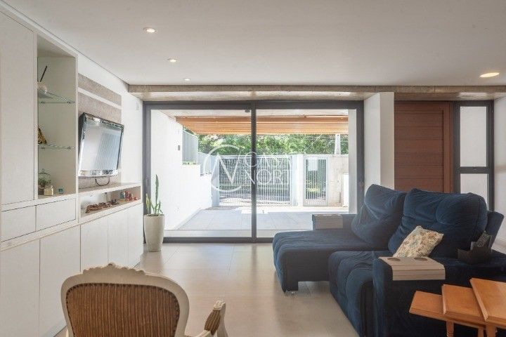 Casa à venda com 3 quartos, 168m², 3 suítes, 2 vagas, Rua Professor Carlos de Paula Couto no bairro Jardim Isabel em Porto Alegre