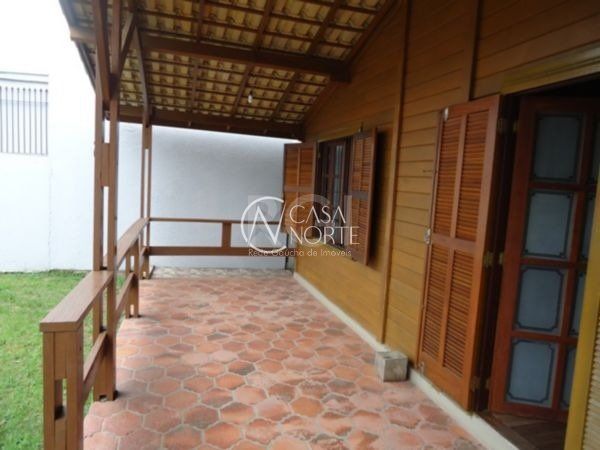 Casa à venda com 3 quartos, 110m², 1 suíte, 3 vagas, Travessa Fortaleza no bairro Nonoai em Porto Alegre