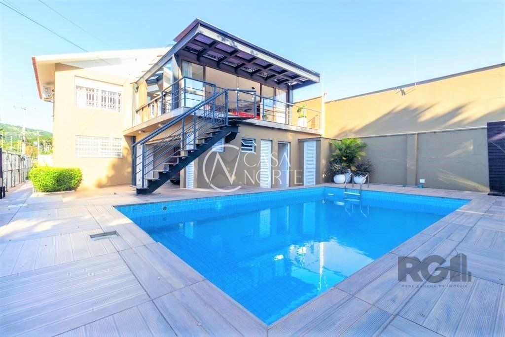 Casa à venda com 4 quartos, 380m², 3 suítes, 3 vagas, Rua Criciuma no bairro Guarujá em Porto Alegre