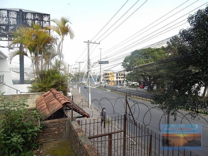 Casa à venda com 3 quartos, 120m², 5 vagas, Avenida Nonoai no bairro Nonoai em Porto Alegre