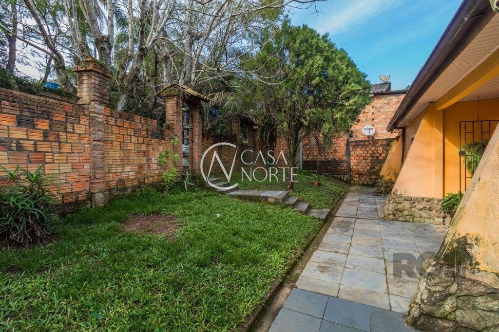 Casa à venda com 3 quartos, 180m², Rua Finlandia no bairro Lomba do Pinheiro em Porto Alegre