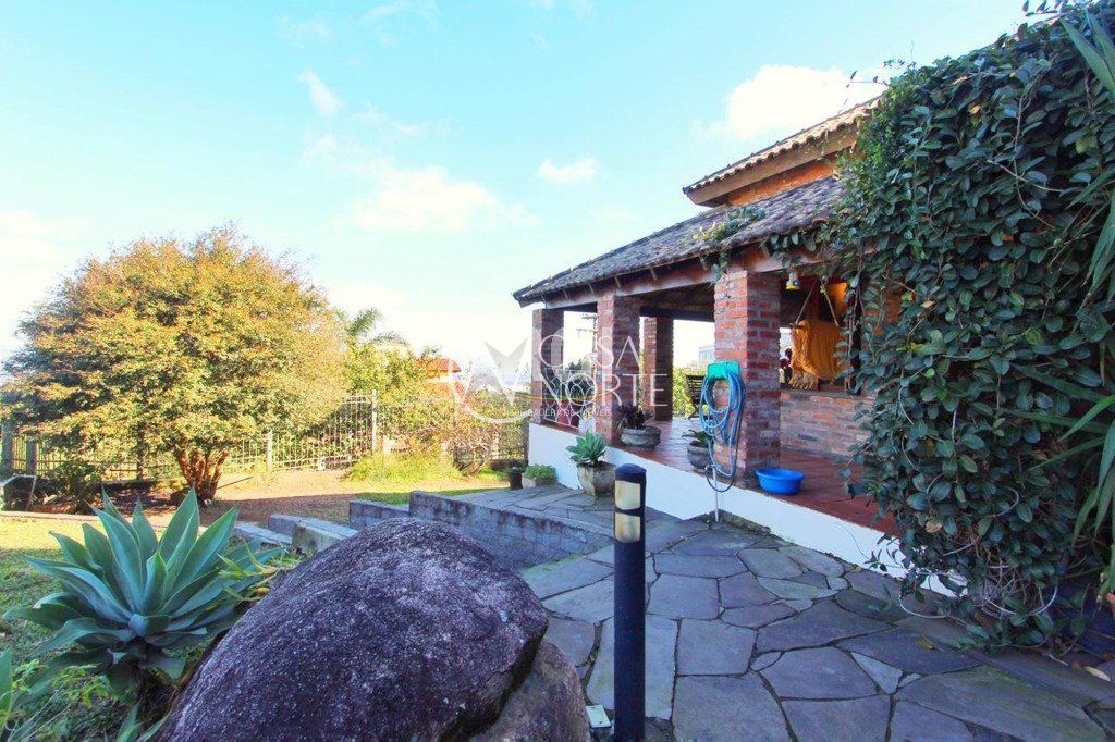 Casa à venda com 4 quartos, 269m², 2 suítes, 5 vagas, Rua Dona Lida Monteiro no bairro Teresópolis em Porto Alegre