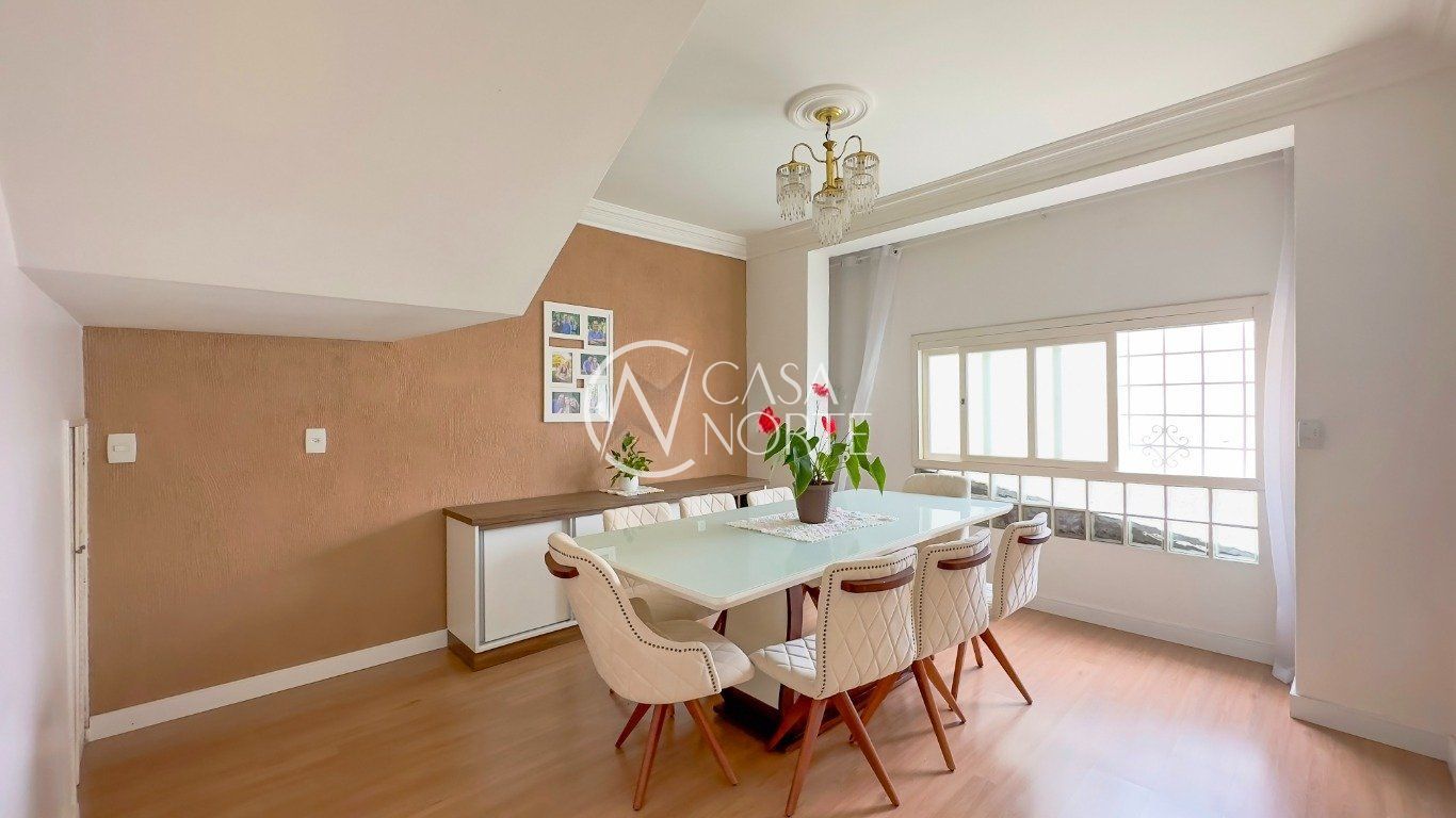 Casa à venda com 3 quartos, 175m², 1 suíte, 3 vagas, Avenida da Azenha no bairro Azenha em Porto Alegre