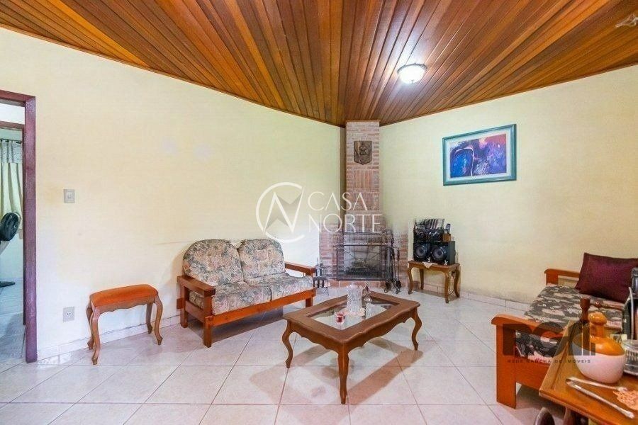 Casa à venda com 2 quartos, 69m², 5 vagas, Rua Rio Grande no bairro Vila Nova em Porto Alegre