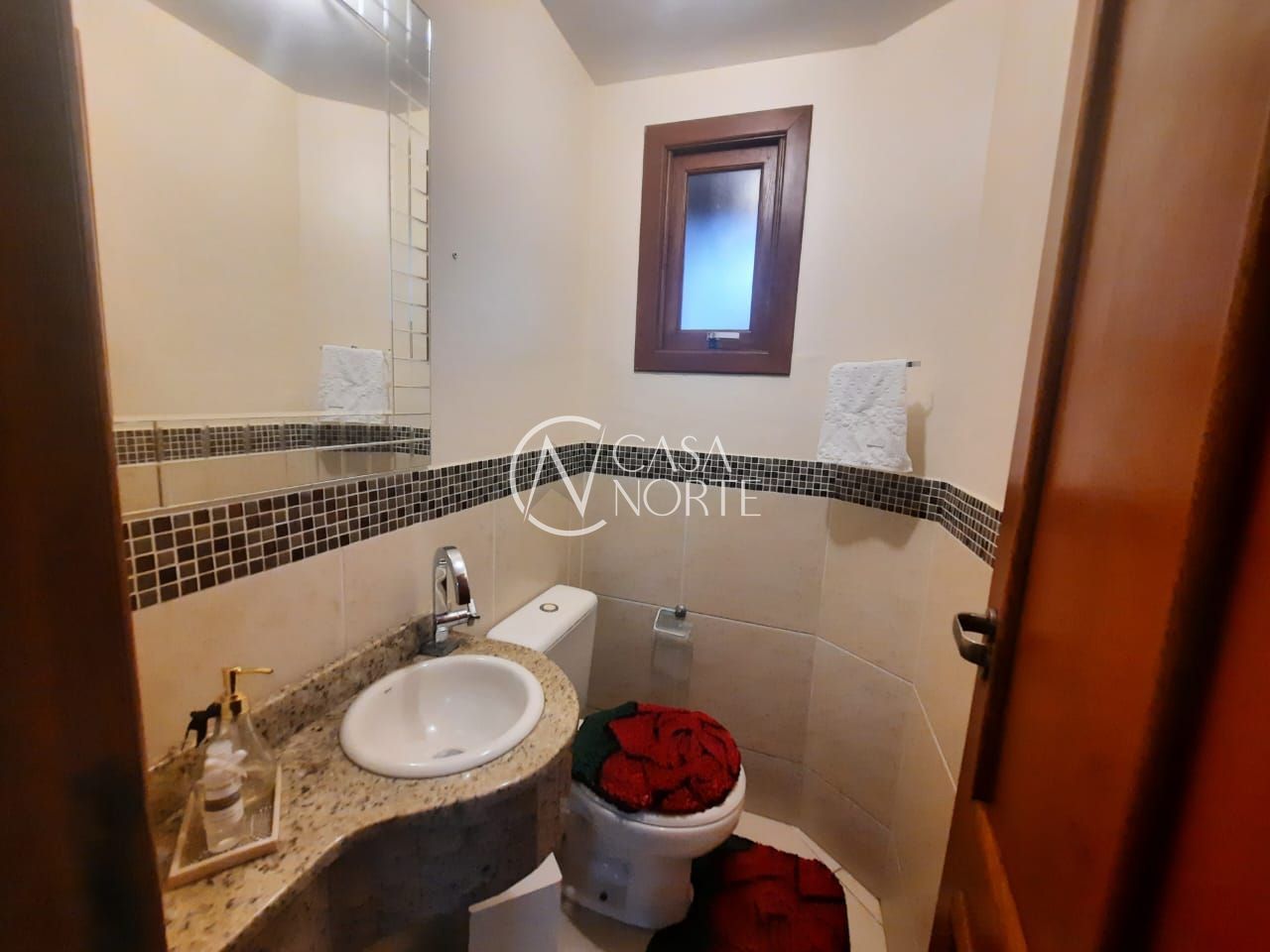 Casa de Condomínio à venda com 2 quartos, 131m², 1 suíte, 1 vaga, Avenida Juca Batista no bairro Cavalhada em Porto Alegre