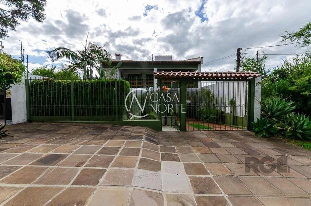 Casa à venda com 3 quartos, 378m², 3 suítes, 2 vagas, Rua Seival no bairro Vila Jardim em Porto Alegre