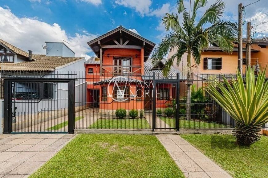 Casa à venda com 3 quartos, 209m², 1 suíte, 3 vagas, Rua Maria Elaine Wotter no bairro Parque Santa Fé em Porto Alegre