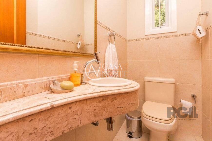 Casa à venda com 4 quartos, 380m², 2 suítes, 4 vagas, Rua Carumbé no bairro Bom Jesus em Porto Alegre