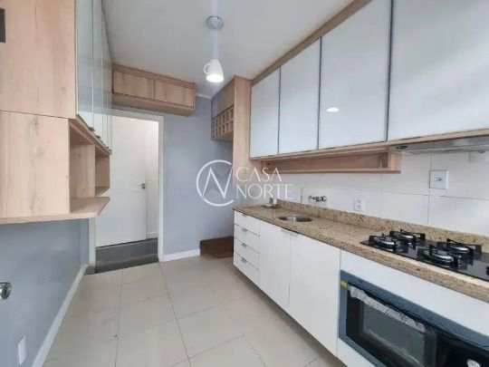 Casa à venda com 3 quartos, 120m², 5 vagas, Avenida Guaíba no bairro Guarujá em Porto Alegre