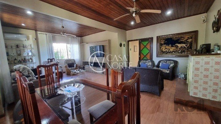 Casa à venda com 4 quartos, 286m², 4 vagas, Avenida Cinco de Novembro no bairro Teresópolis em Porto Alegre