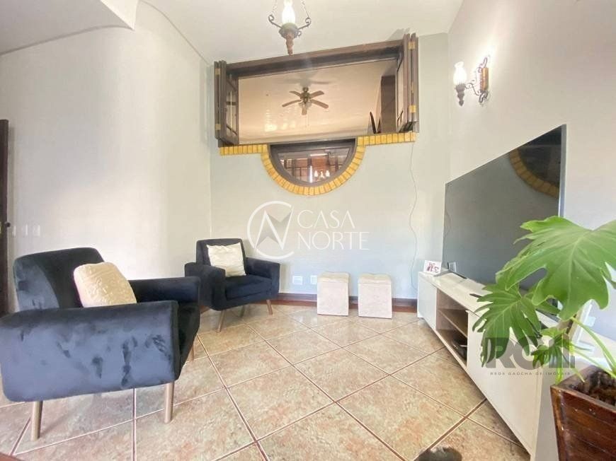 Casa à venda com 4 quartos, 300m², 2 suítes, 4 vagas, Rua Serafim Alencastro no bairro Sarandi em Porto Alegre