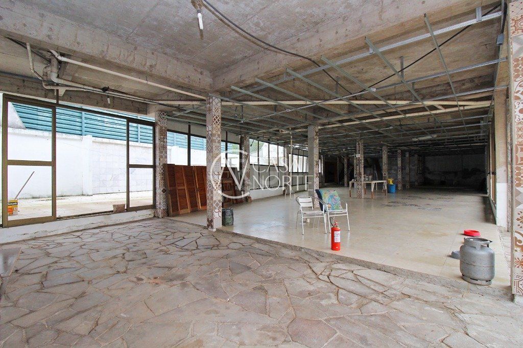 Casa à venda com 7 quartos, 840m², 3 suítes, 8 vagas, Rua Catumbi no bairro Medianeira em Porto Alegre