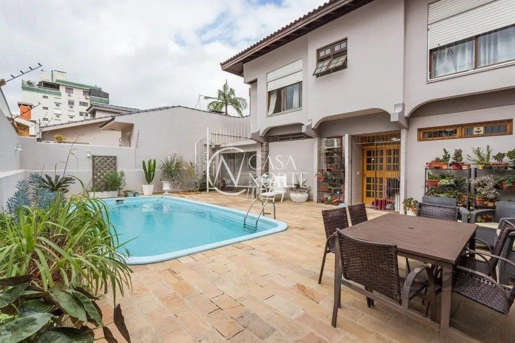 Casa à venda com 3 quartos, 277m², 3 suítes, 5 vagas, Avenida Montreal no bairro Jardim Lindóia em Porto Alegre