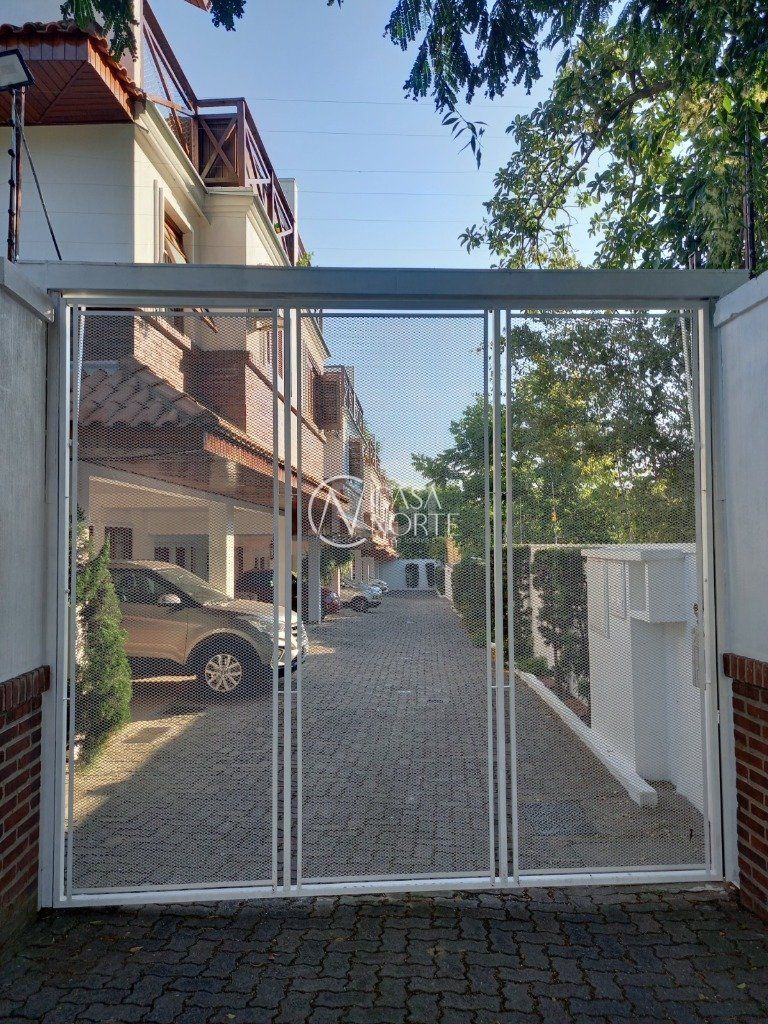 Casa de Condomínio à venda com 3 quartos, 138m², 1 suíte, 2 vagas, Rua Conselheiro Xavier da Costa no bairro Ipanema em Porto Alegre