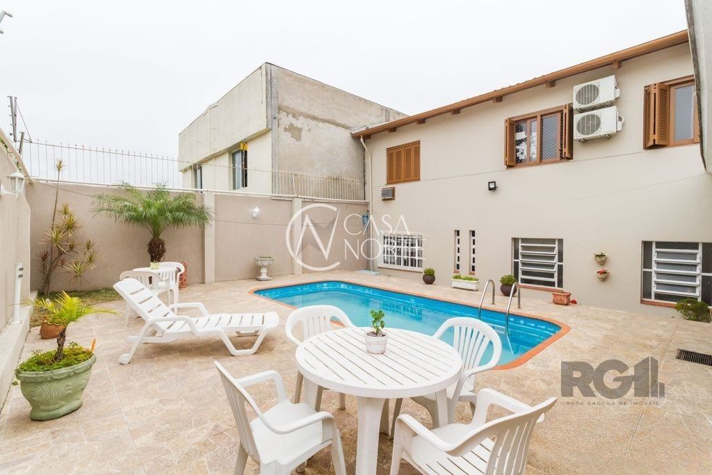 Casa à venda com 4 quartos, 284m², 1 suíte, 2 vagas, Avenida da Serraria no bairro Espírito Santo em Porto Alegre