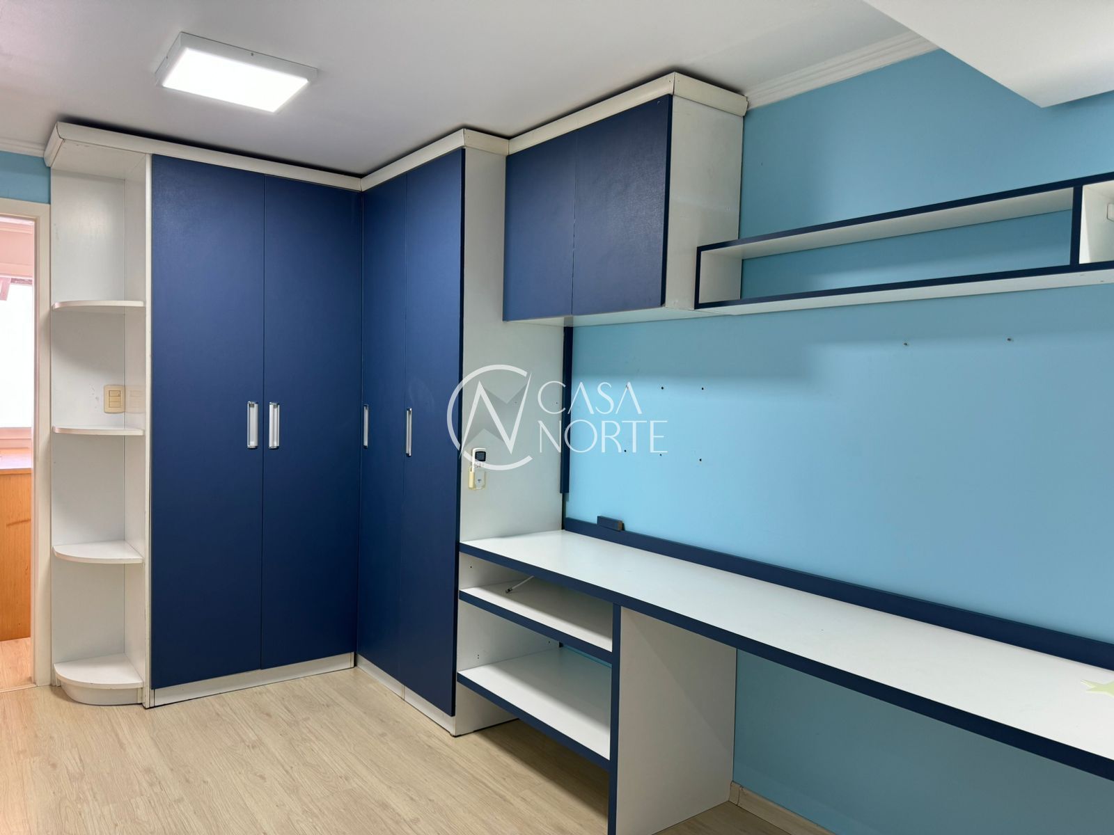 Casa de Condomínio à venda com 2 quartos, 122m², 1 vaga, Avenida Juca Batista no bairro Cavalhada em Porto Alegre