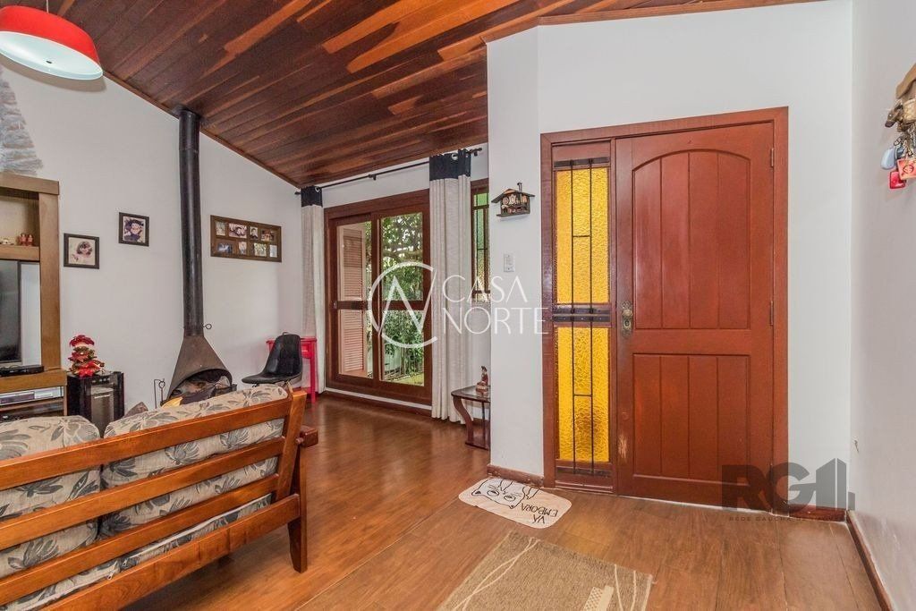 Casa à venda com 3 quartos, 207m², 1 suíte, 3 vagas, Rua Affonso Fortis no bairro Vila Nova em Porto Alegre