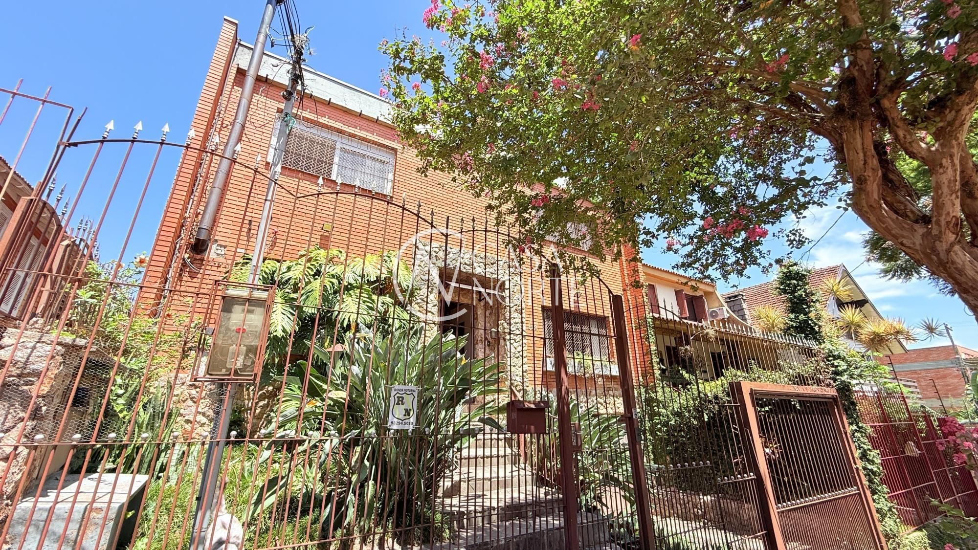 Casa à venda com 4 quartos, 320m², 2 suítes, 2 vagas, Rua Otávio Faria no bairro Teresópolis em Porto Alegre