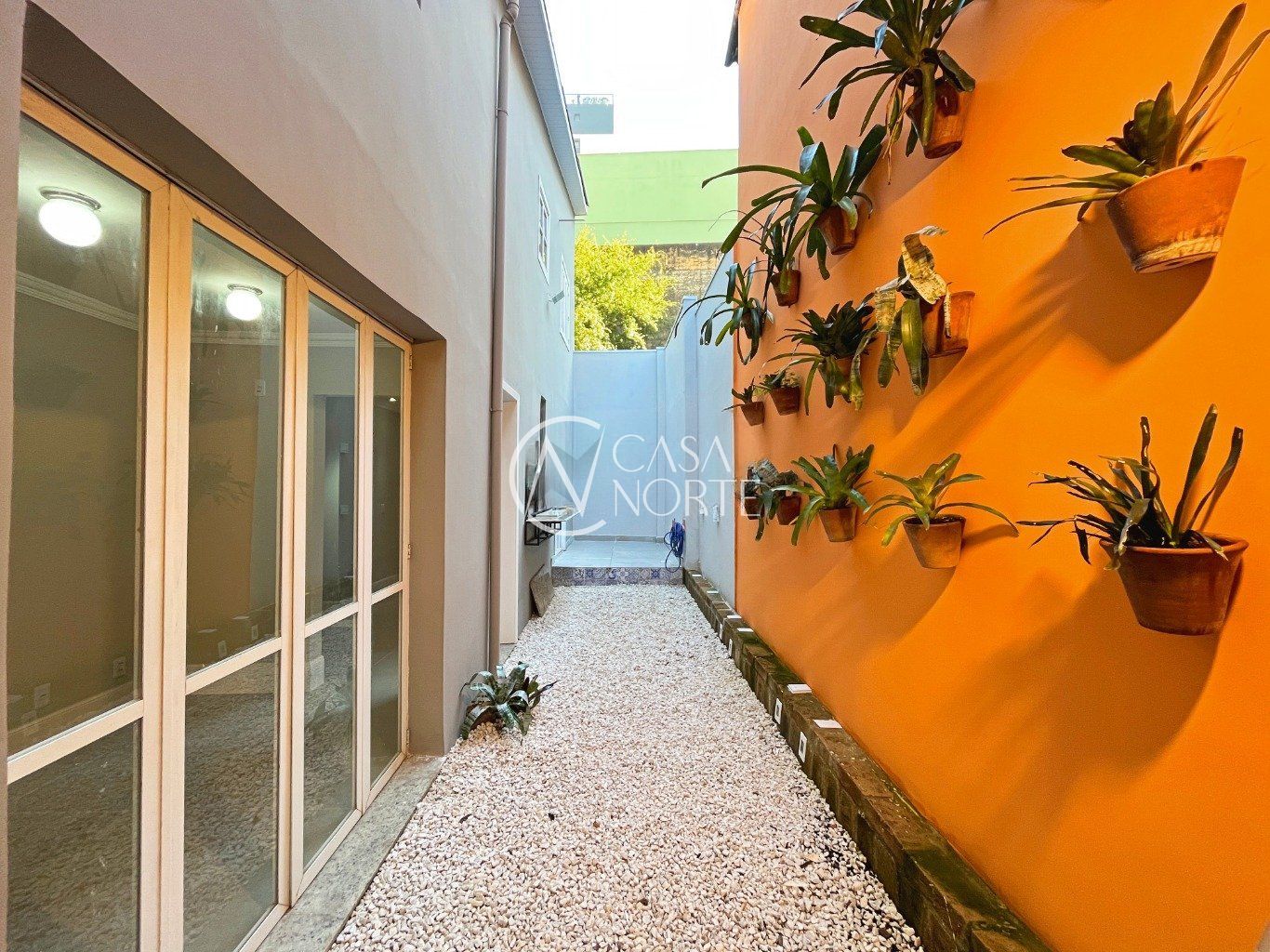 Casa à venda com 2 quartos, 106m², 2 suítes, Rua Luiz Afonso no bairro Cidade Baixa em Porto Alegre