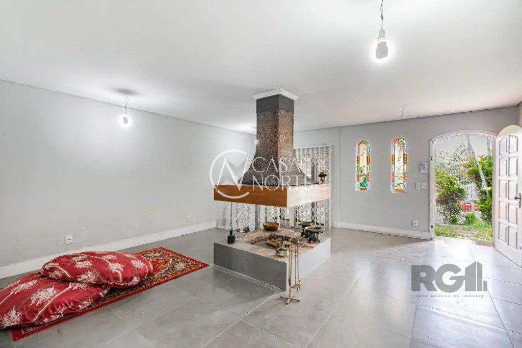 Casa à venda com 3 quartos, 286m², 2 vagas, Avenida Manoel Elias no bairro Jardim Leopoldina em Porto Alegre