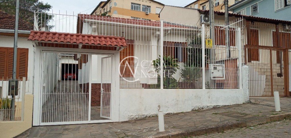 Casa à venda com 2 quartos, 95m², 3 vagas, Rua Bispo William Thomas no bairro Teresópolis em Porto Alegre