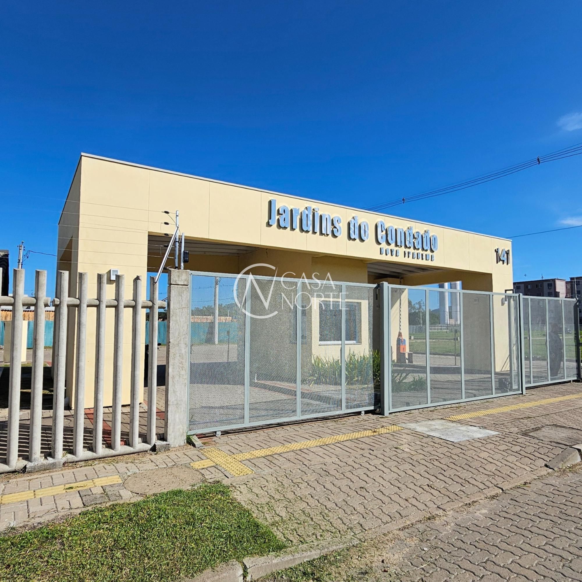 Terreno à venda  com 132m², Avenida Edgar Pires de Castro no bairro Hípica em Porto Alegre