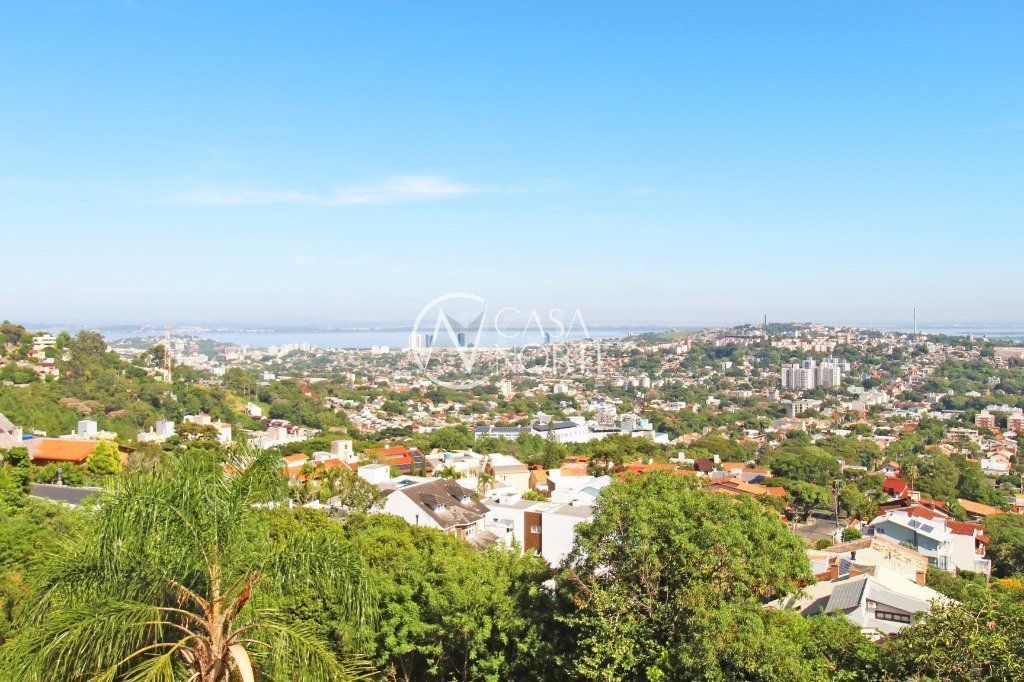 Casa à venda com 3 quartos, 235m², 1 suíte, 2 vagas, Rua Cardeal no bairro Teresópolis em Porto Alegre