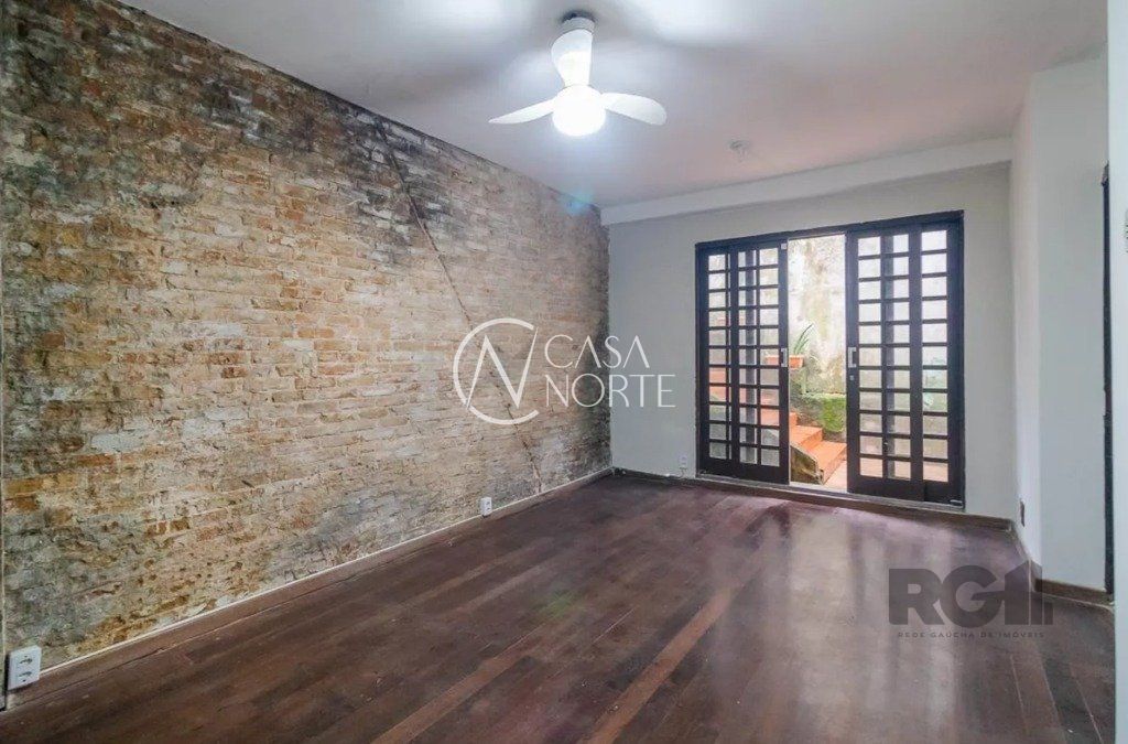 Casa à venda com 3 quartos, 160m², 1 suíte, 2 vagas, Rua Silverio Souto no bairro Teresópolis em Porto Alegre