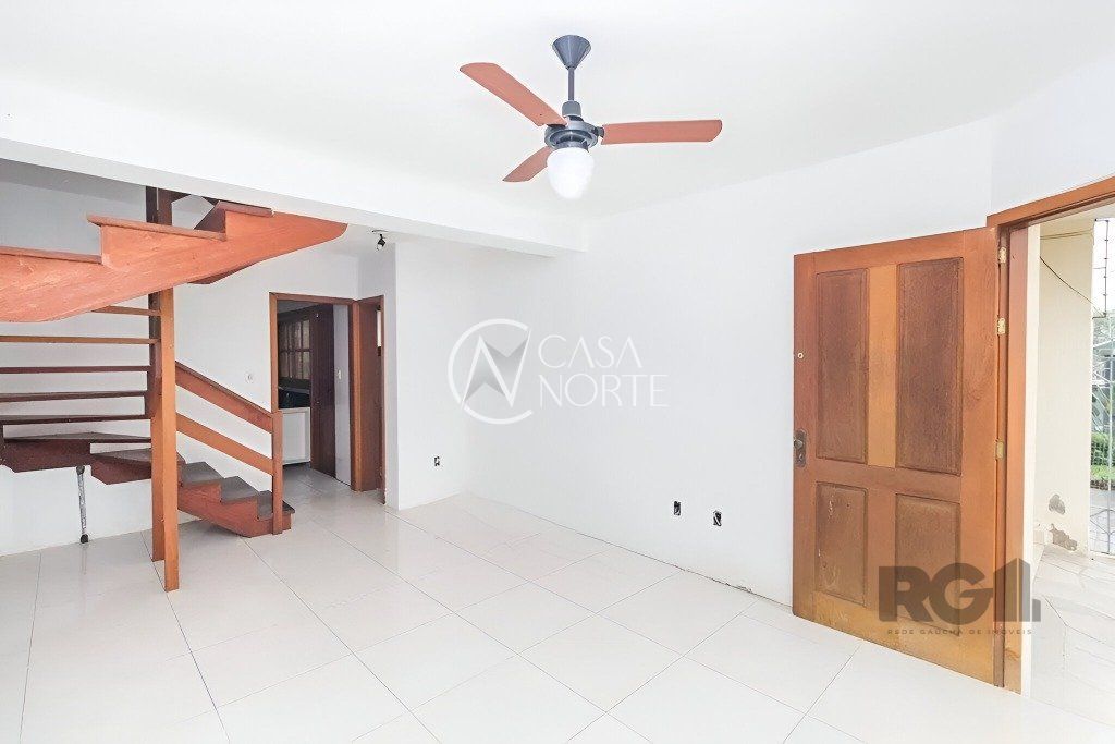 Casa à venda com 3 quartos, 132m², 1 suíte, 2 vagas, Avenida Nestor Valdman no bairro Jardim Itu em Porto Alegre