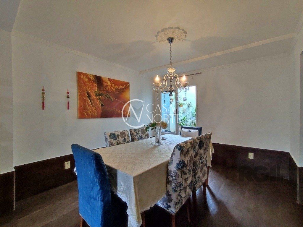 Casa à venda com 4 quartos, 233m², 1 suíte, 3 vagas, Rua Guilherme Alves no bairro Partenon em Porto Alegre