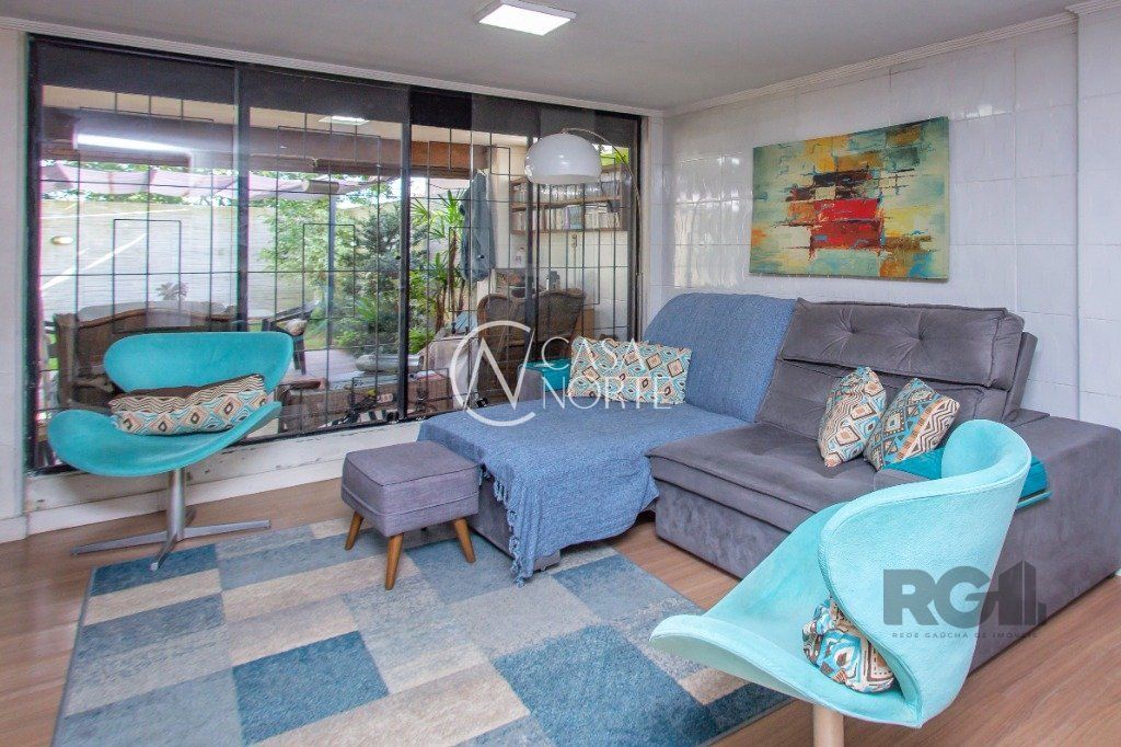 Casa de Condomínio à venda com 3 quartos, 177m², 2 suítes, 1 vaga, Rua Professor Leonardo Tochtrop no bairro Ipanema em Porto Alegre
