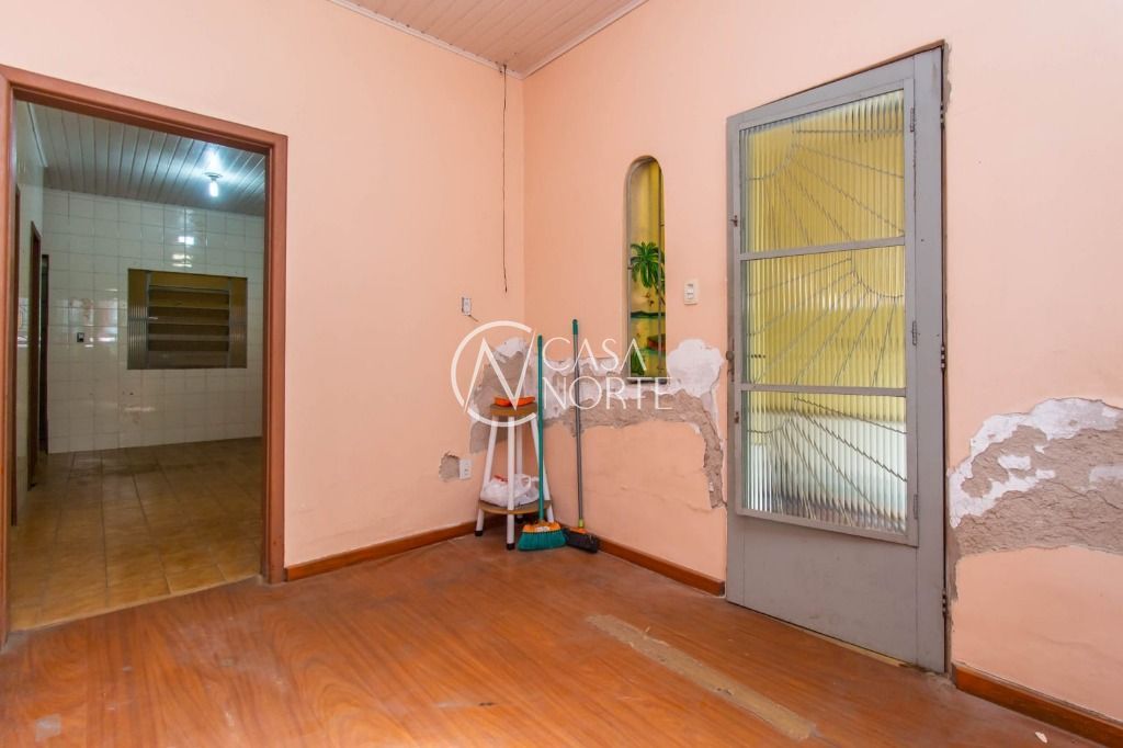 Casa à venda com 3 quartos, 74m², 1 vaga, Rua Irene Capponi Santiago no bairro Cristo Redentor em Porto Alegre