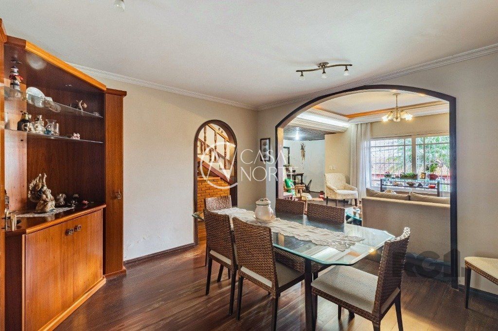 Casa à venda com 3 quartos, 242m², 1 suíte, 2 vagas, Rua dos Guananas no bairro Espírito Santo em Porto Alegre