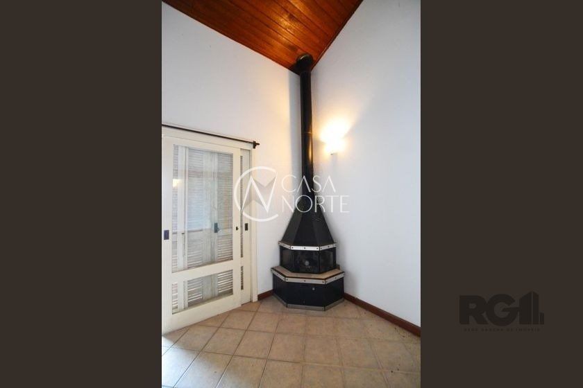 Casa à venda com 4 quartos, 190m², 1 suíte, 4 vagas, Rua dos Guananas no bairro Espírito Santo em Porto Alegre