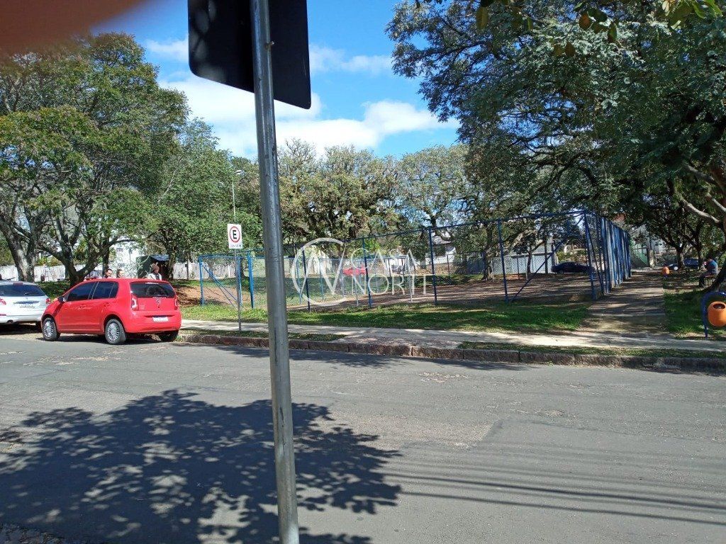 Casa à venda com 3 quartos, 384m², 1 suíte, 3 vagas, Avenida Clemenciano Barnasque no bairro Teresópolis em Porto Alegre